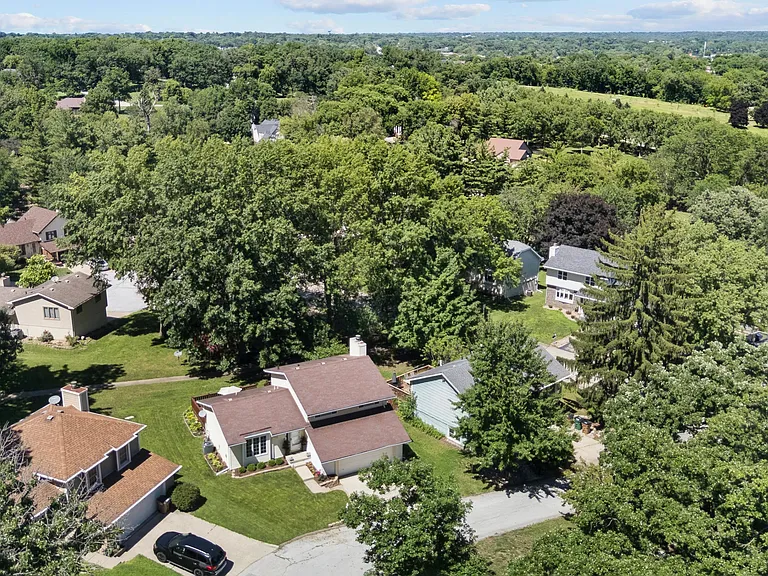 725 Heatherwood Dr — Photo 4