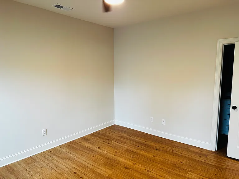 521 N Linwood Ave — Photo 17