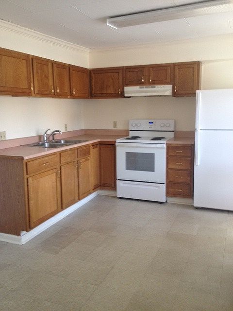 2nd image of 1596 Lee St E #1