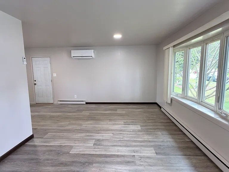 1015 E Hamilton St — Photo 7