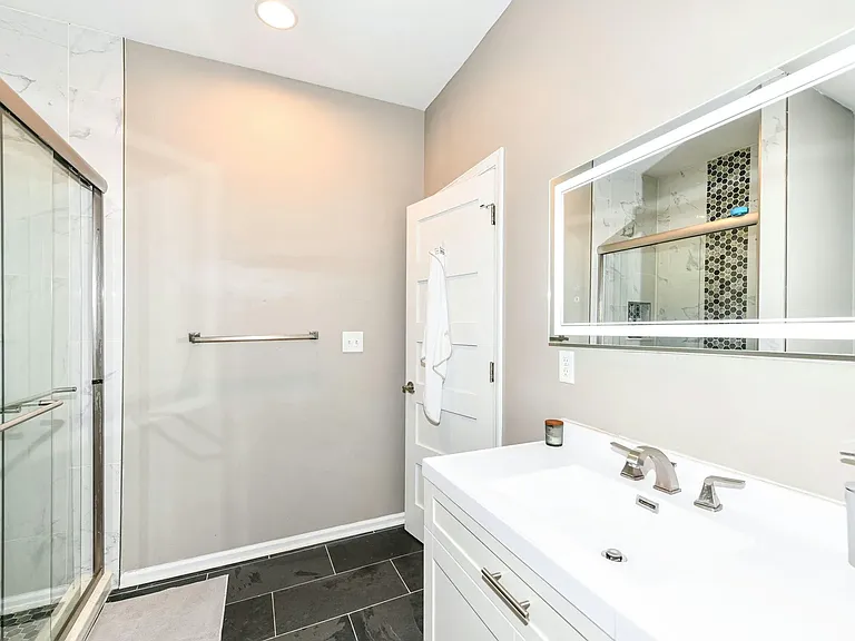 405 N State Ave — Photo 30