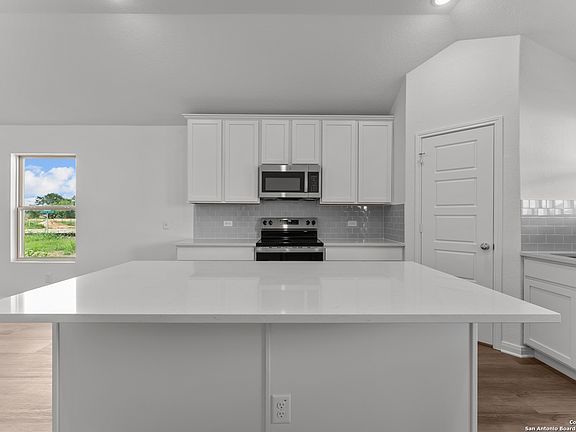 2nd image of 1521 Golden Wheat