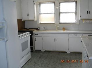 704 Oak St, Carmi, IL 62821