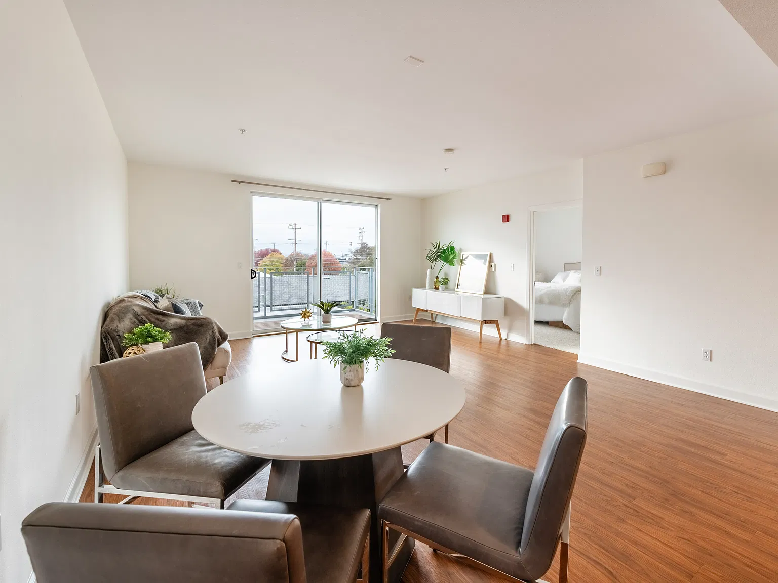 1 bed, 746 sqft, $2,610 — Photo 2