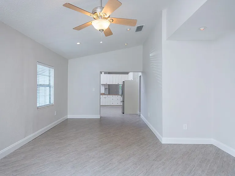3908 W McKay Ave — Photo 4