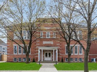 389 Saint Clair St #101, Grosse Pointe, MI 48230