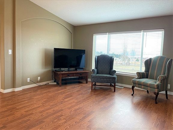4th image of 1060 King James Way