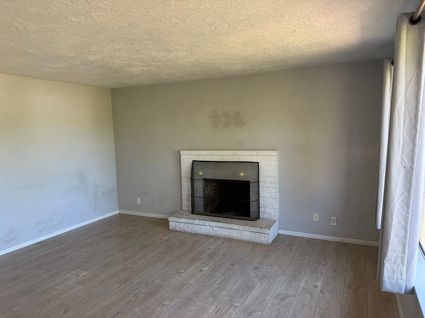 Updated 2-bedroom 1 bath duplex in Springfield! — Photo 4