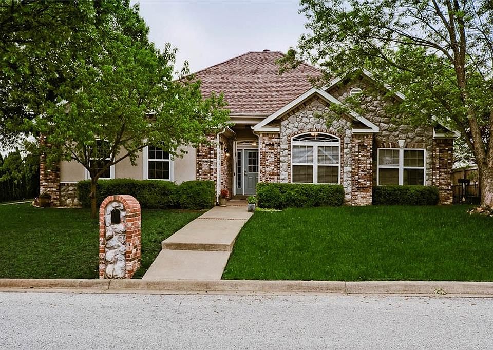 1st image of 2912 Northaven Dr