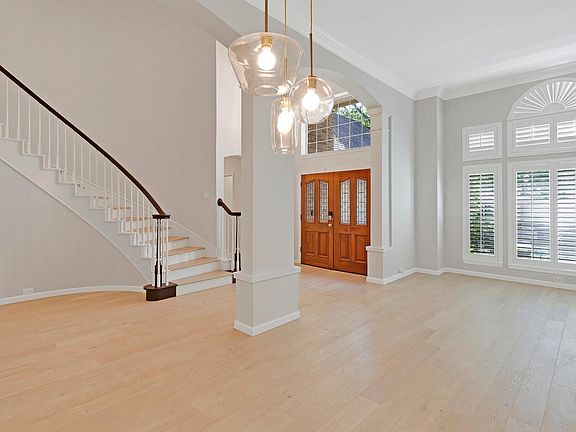 3rd image of 2804 Aberdeen Dr