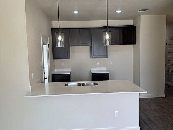 5th image of 1301 Lone Pine Way