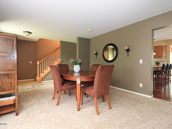 4th image of 13571 Green Prairie St