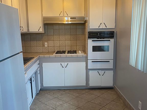 4th image of 2046 S Sherbourne Dr APT 1
