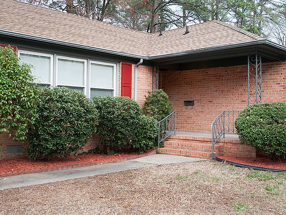 3rd image of 26 Fauquier Pl