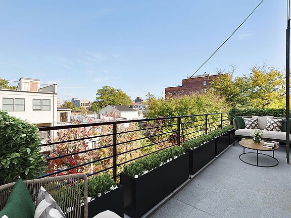 4th image of 315 12th St #Penthouse