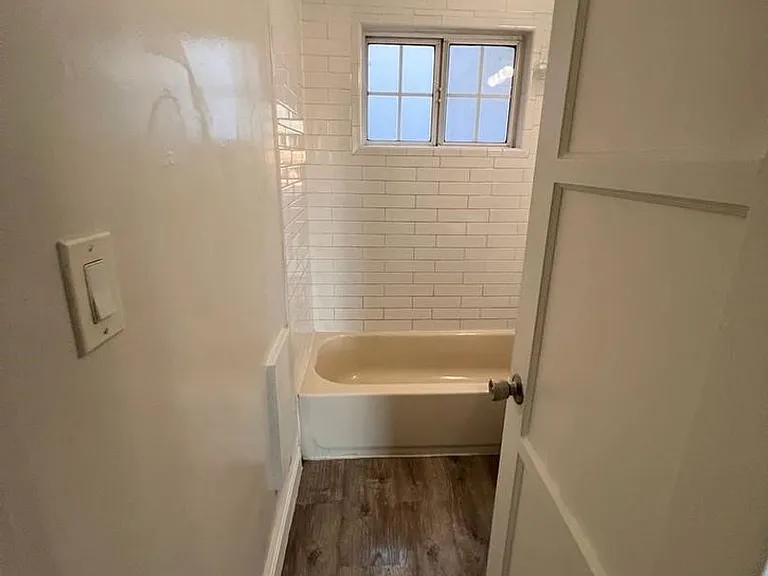 2111 W Florence Ave — Photo 12
