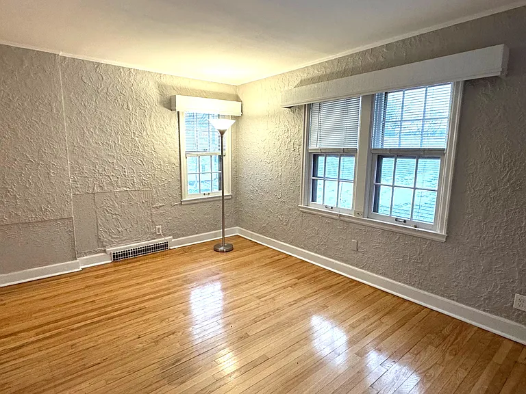 717 8th Ave N #4 — Photo 3