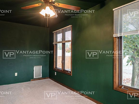 3rd image of 814 W Hosmer St