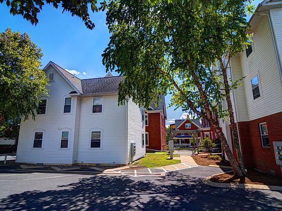 Common area courtyard between the buildings. Laundry is located in the building to the right.