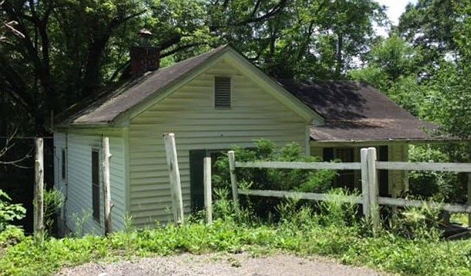 2nd image of 2840 Durand Ave