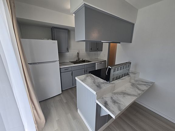 5th image of 1740 Cromwell Dr APT 3