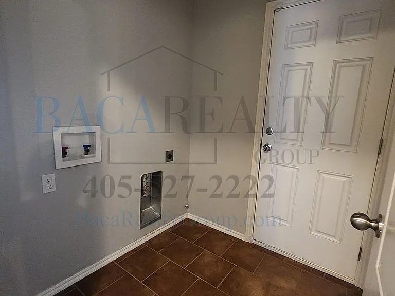 823 Monarch Way — Photo 15