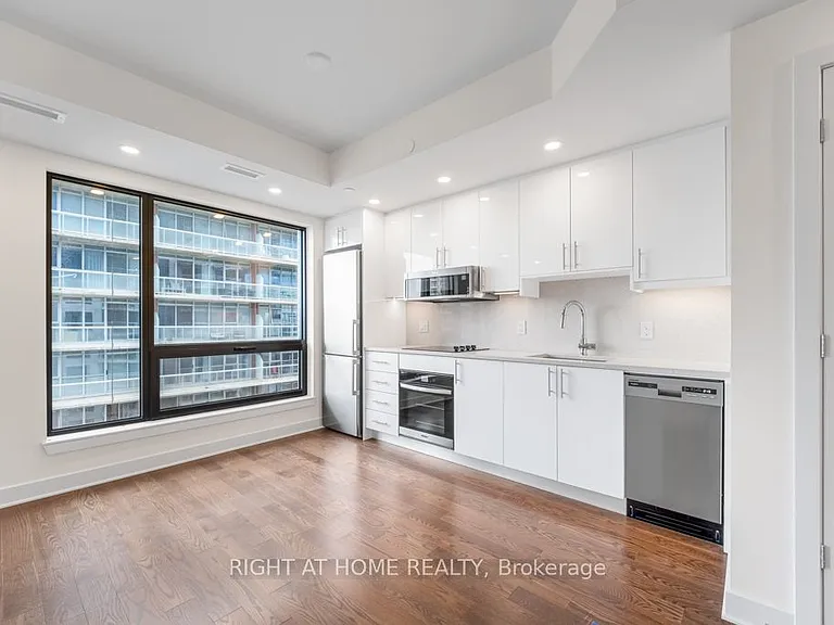 180 George St #1403 — Photo 14