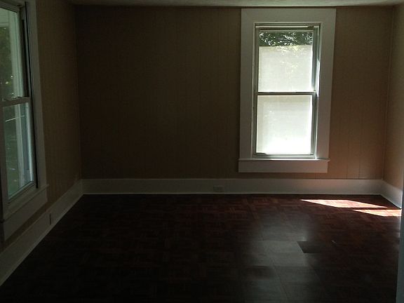 4th image of 2719 Barton St