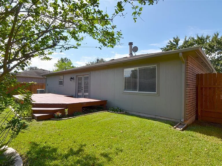 28926 Sedgefield St — Photo 17