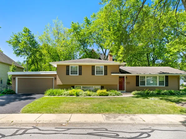 905 Rose Ln, Naperville, IL 60540