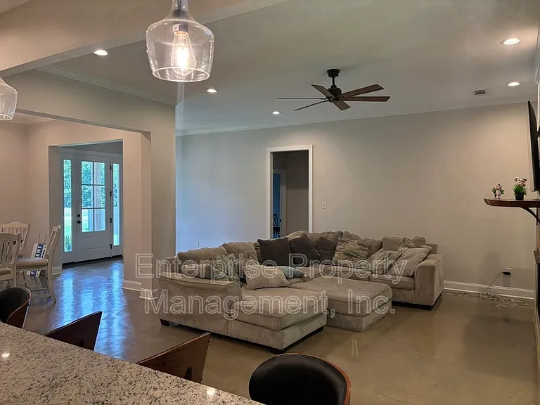 239 McLaughlin Dr — Photo 8