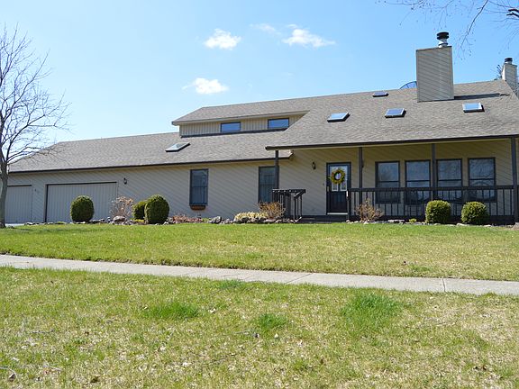 2nd image of 836 Bitterbrush Ln