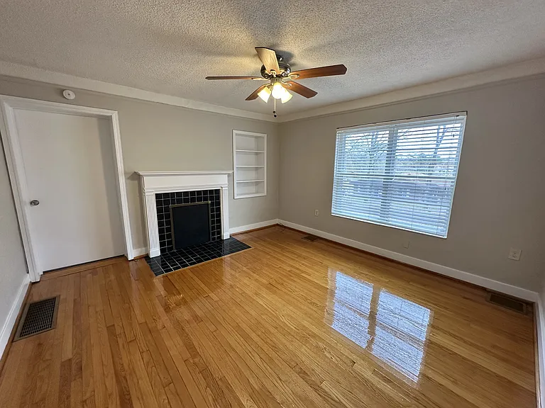 637 Blanton Ln — Photo 3