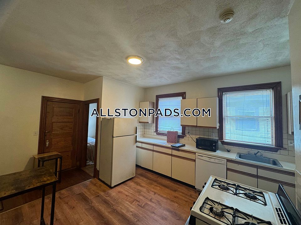 1st image of 36 Linden St APT 15
