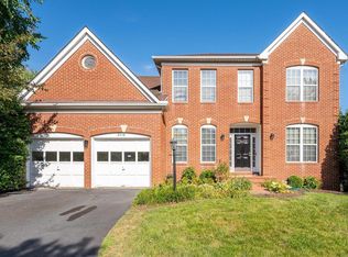 2410 Dakota Lakes Dr, Herndon, VA 20171