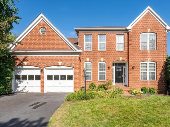 2410 Dakota Lakes Dr, Herndon, VA 20171
