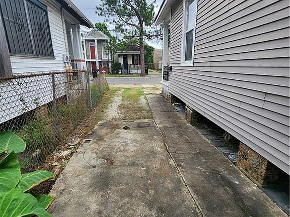 2nd image of 4631 Clara St