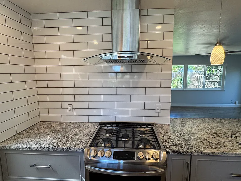 797 Washington Ave — Photo 12