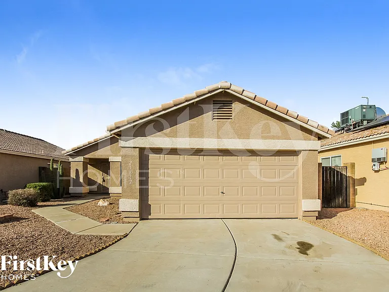21812 N 36th Ln — Photo 2