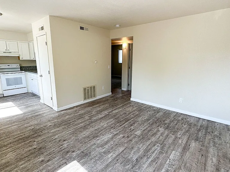 Mountain Vista Apartments — Photo 33