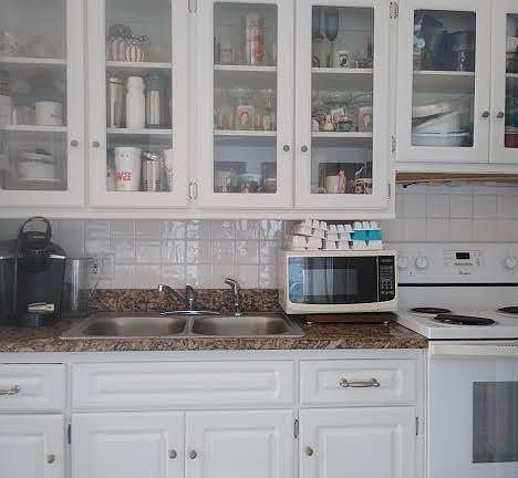 3rd image of 3859 Cruz Dr