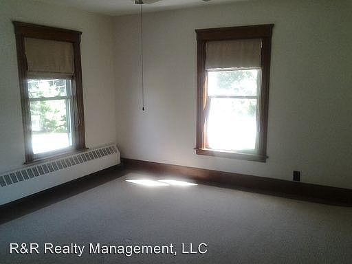 4th image of 136 Ferry St