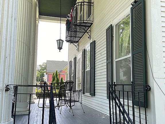 3rd image of 804 E Elm Ave