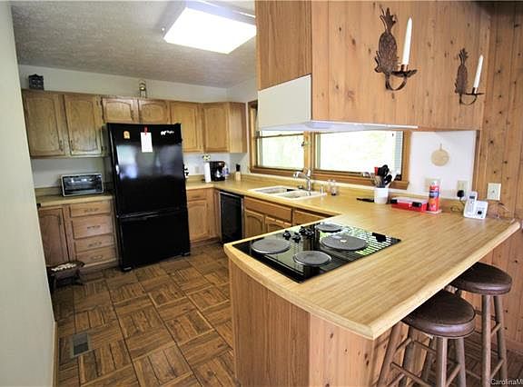 4th image of 143 Corriher Dr