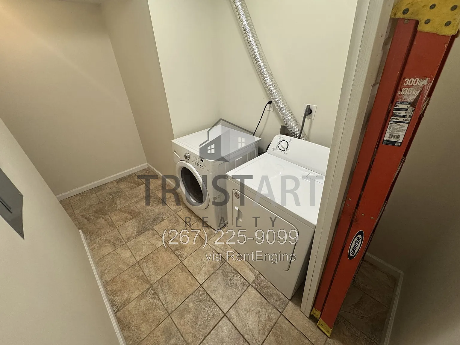 6 bed, 3.0 bath, 1954 sqft, $2,500 — Photo 2