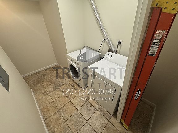 2nd image of 1609 W Diamond St #1