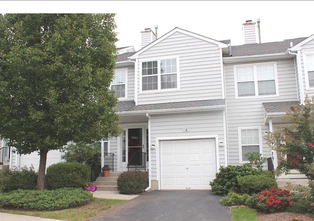 3 bed, 2.5 bath, 1890 sqft, $2,800 — Photo 1