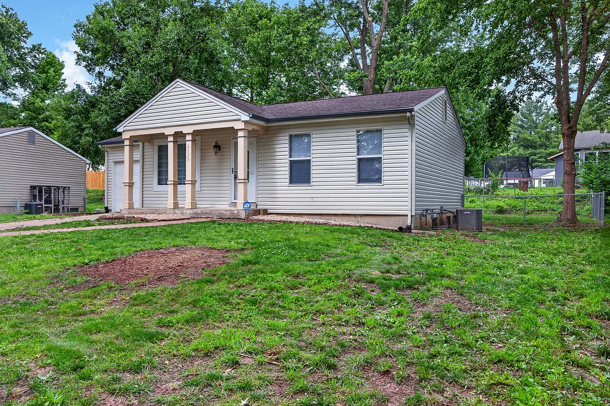 Building Photo - 2325 Sundance Dr