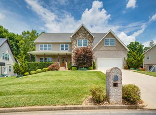 426 Glen Oaks Dr, Johnson City, TN 37615