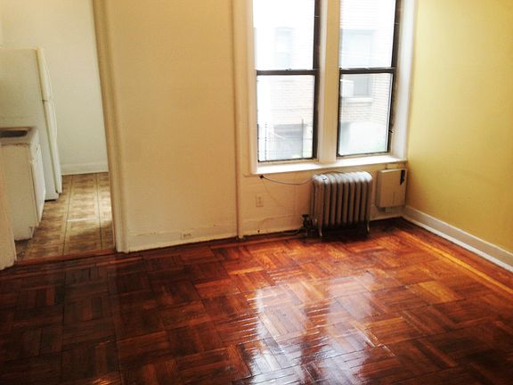 5th image of 2553 33rd St APT 1F